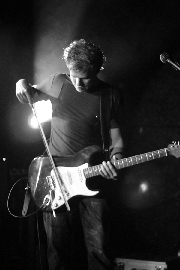 Johnny Park, Guitar, Bow, B&W, Submarien, Die Röhre, Stuttgart