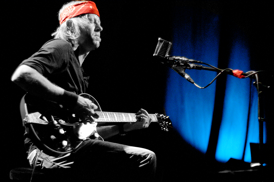 David Eugene Edwards, Guitar, B&W, Selective Color, Woven Hand, Tollhaus, Karlsruhe