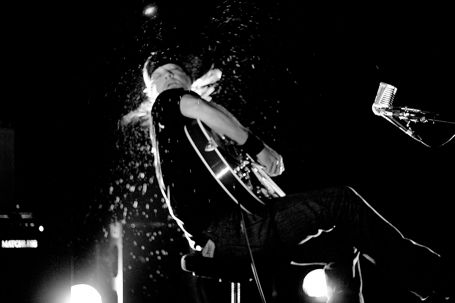 David Eugene Edwards, Guitar, Sweat, B&W, Woven Hand, Tollhaus, Karlsruhe